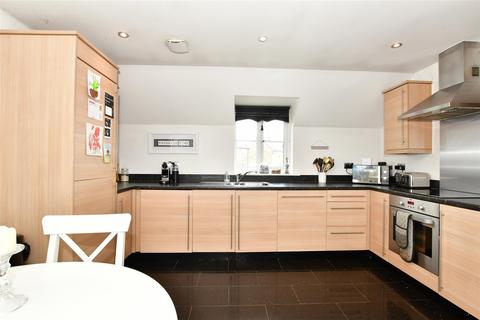 2 bedroom flat for sale - College Close, Loughton, Essex