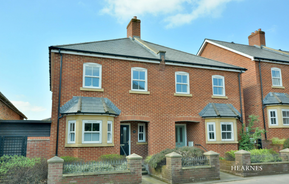 Victoria Road, Wimborne, BH21 1EN 3 bed semidetached house £400,000