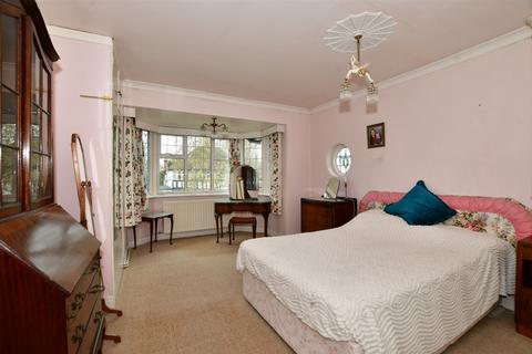 4 Carleton Avenue, Wallington, SM6 9LN