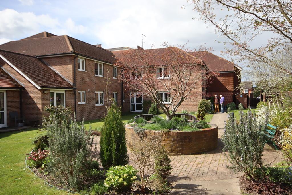 Jubilee Court, Billingshurst 1 bed apartment for sale £105,000
