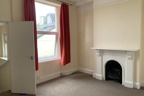 2 bedroom flat to rent, Den Road, Teignmouth, TQ14 8AJ