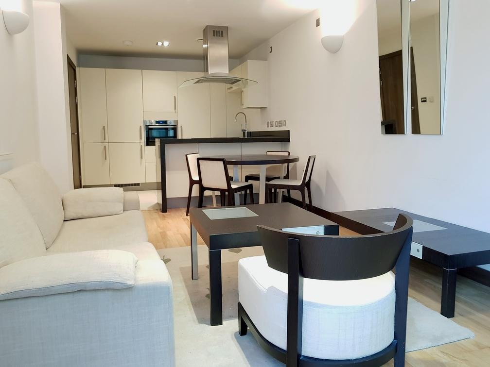 Vicentia Court, Bridges Wharf, SW11 3GY 1 bed flat - £1,850 pcm (£427 pw)