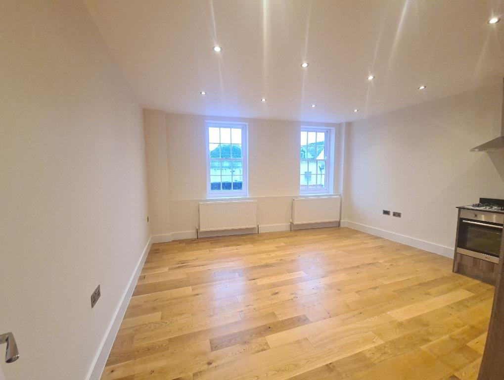 High Street South, Dunstable, LU6 1 bed flat £895 pcm (£207 pw)