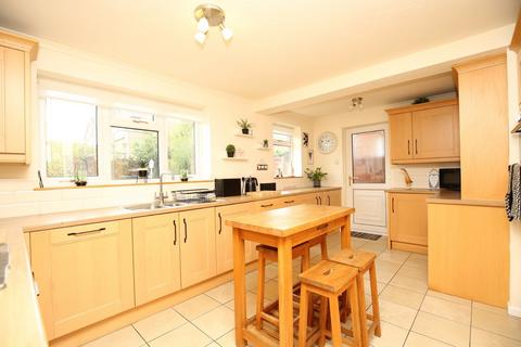 1 Choyce Close, Atherstone, CV9 3AY