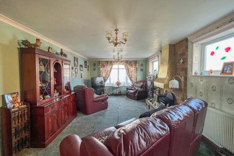 122 Ferry Road, Hullbridge, Hockley, SS5 6EU