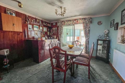 122 Ferry Road, Hullbridge, Hockley, SS5 6EU
