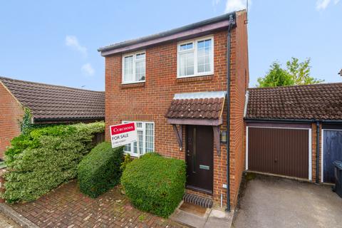 34 Bradfield Close, Guildford, GU4 7YT