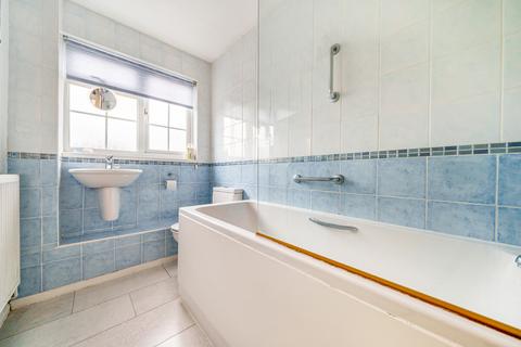 34 Bradfield Close, Guildford, GU4 7YT