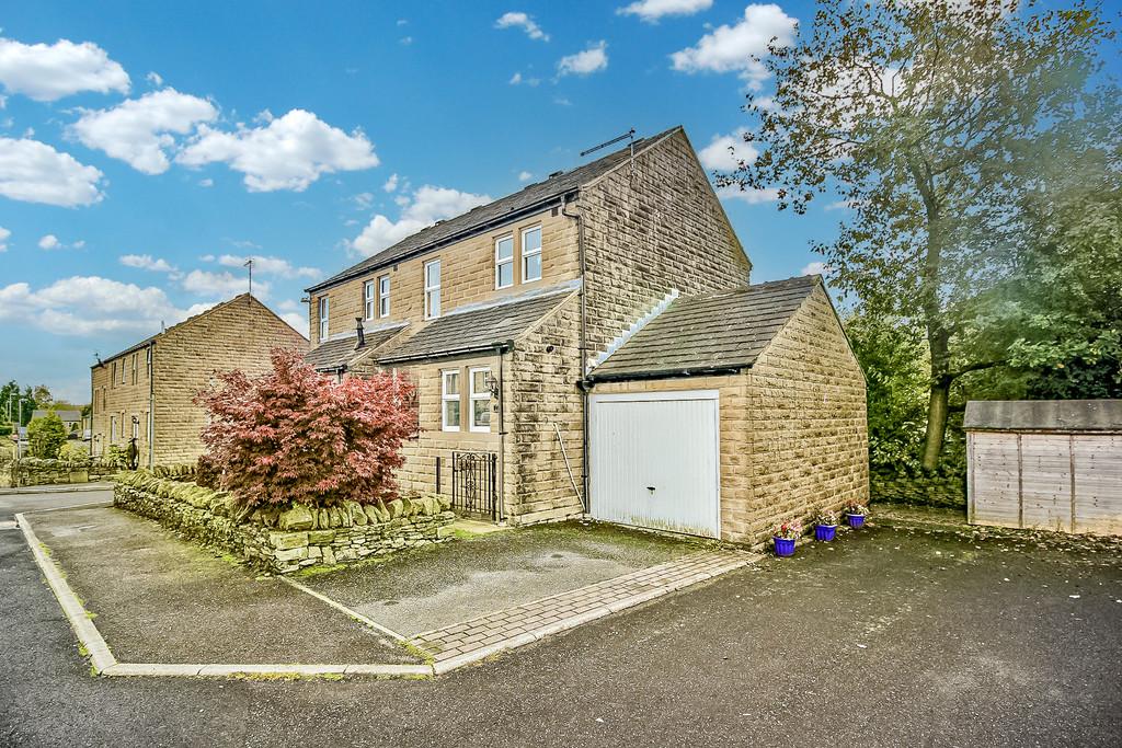 Broadfield Park, Holmfirth 2 bed semidetached house for sale £220,000