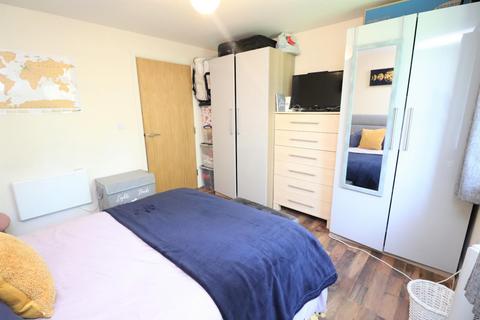 2 bedroom flat for sale, Station Square, Stanningley, Pudsey, West Yorkshire, UK, LS28