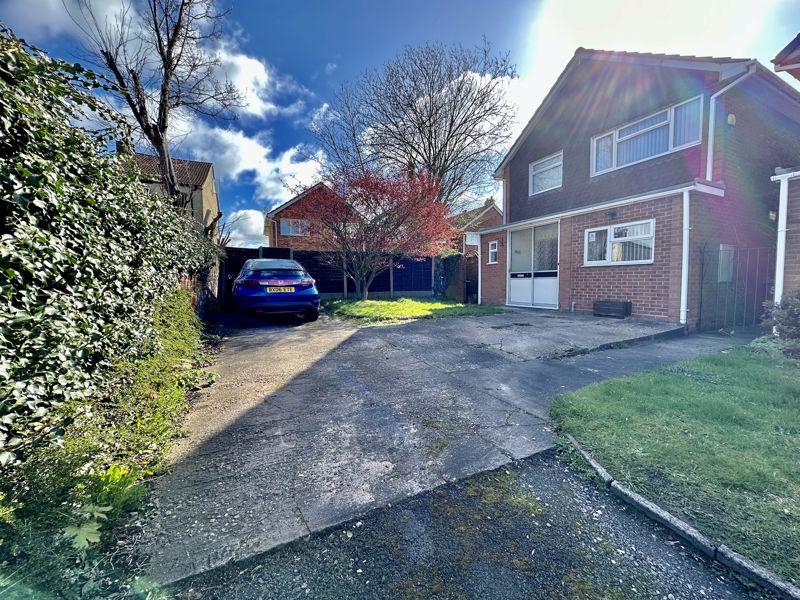 Kings Hill Close, Wednesbury 3 bed detached house £185,000