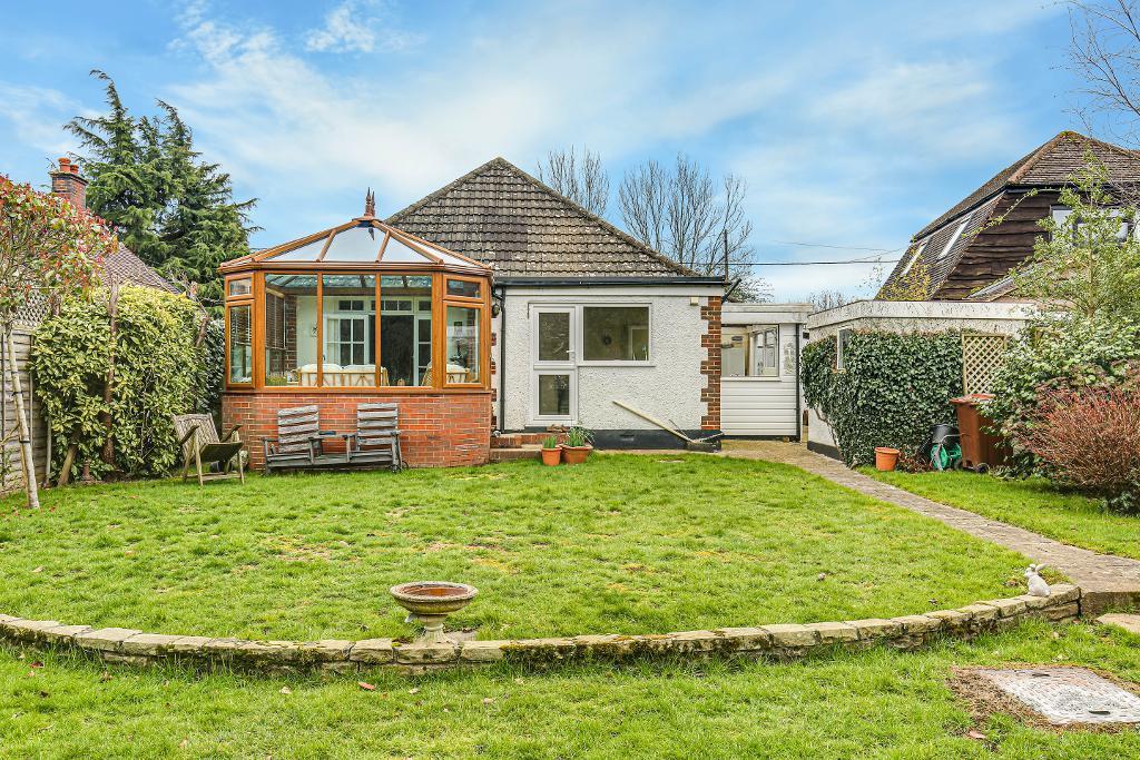 Kingswood Lane, Warlingham, Surrey, CR6 9AB 2 bed detached bungalow for sale £635,000