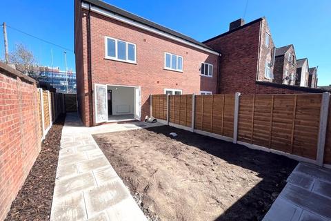 3 bedroom terraced house to rent, Liverpool Street, Salford