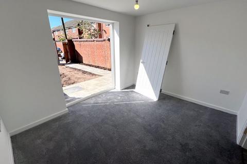 3 bedroom terraced house to rent, Liverpool Street, Salford