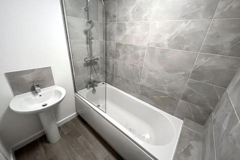 3 bedroom terraced house to rent, Liverpool Street, Salford