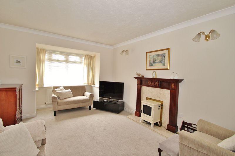 TETBURY DRIVE, Deer Park, Witney OX28 5GF 3 bed detached house £450,000