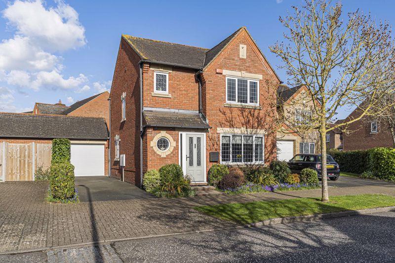 Lucerne Avenue, Bicester 3 bed detached house £450,000