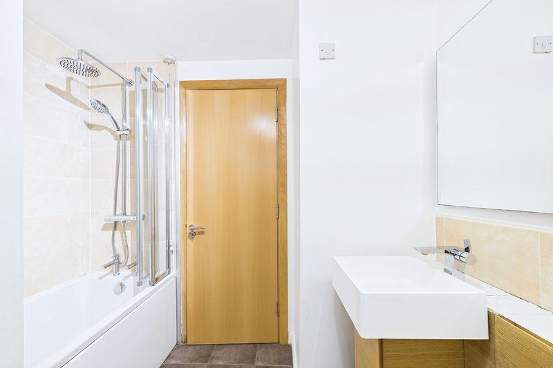 Main bathroom side