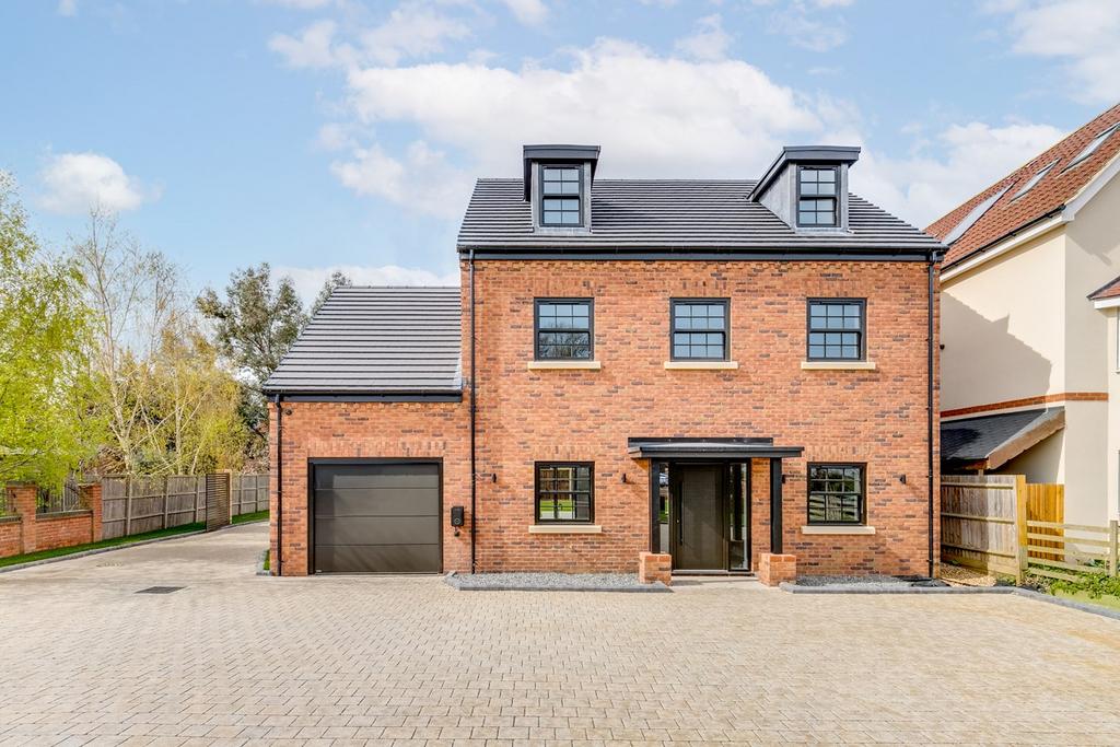 Lakeside Mews, Bedford Road, Wilstead, Bedford, MK45 5 bed detached
