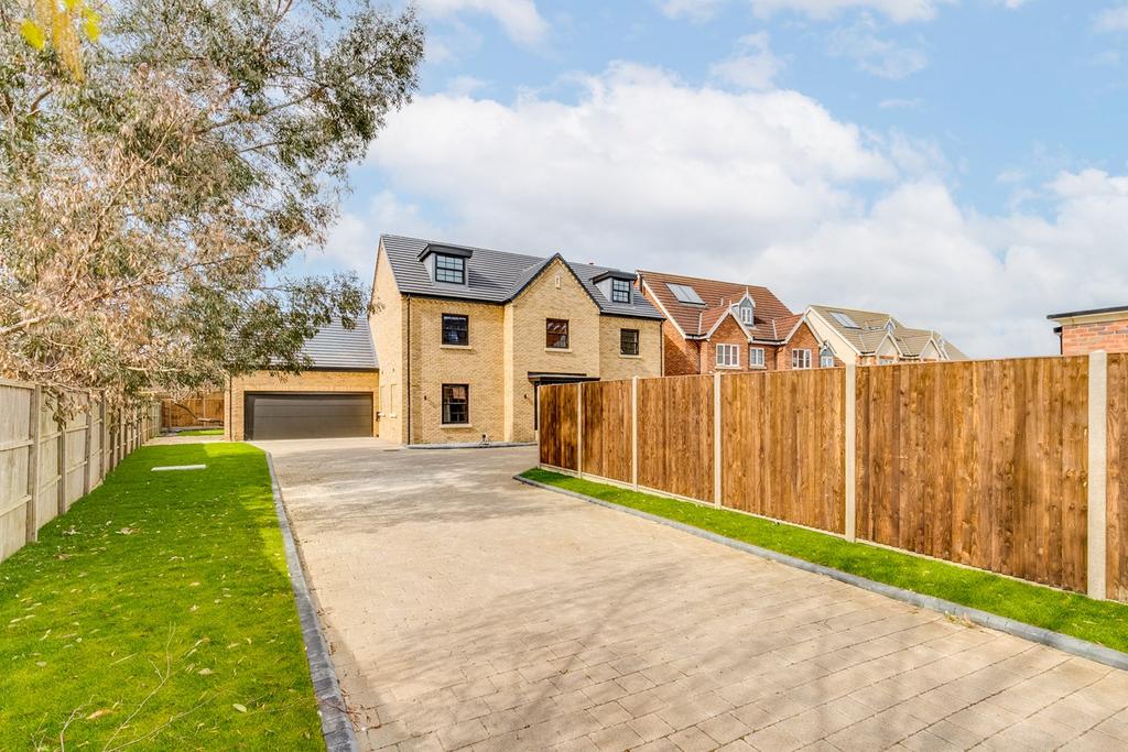 Lakeside Mews, Bedford Road, Wilstead, Bedford, MK45 5 bed detached