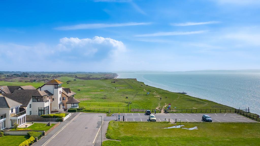 Marine Drive East, Barton on Sea, New Milton, BH25 4 bed apartment for