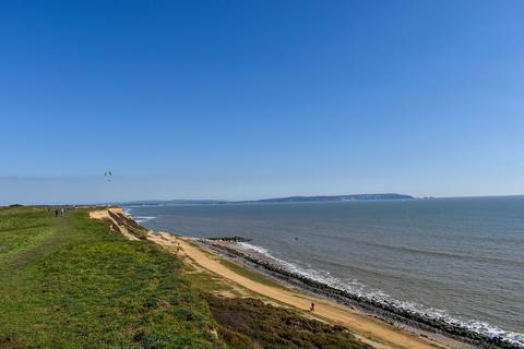 4 bedroom apartment for sale, Marine Drive East, Barton on Sea, New Milton, BH25