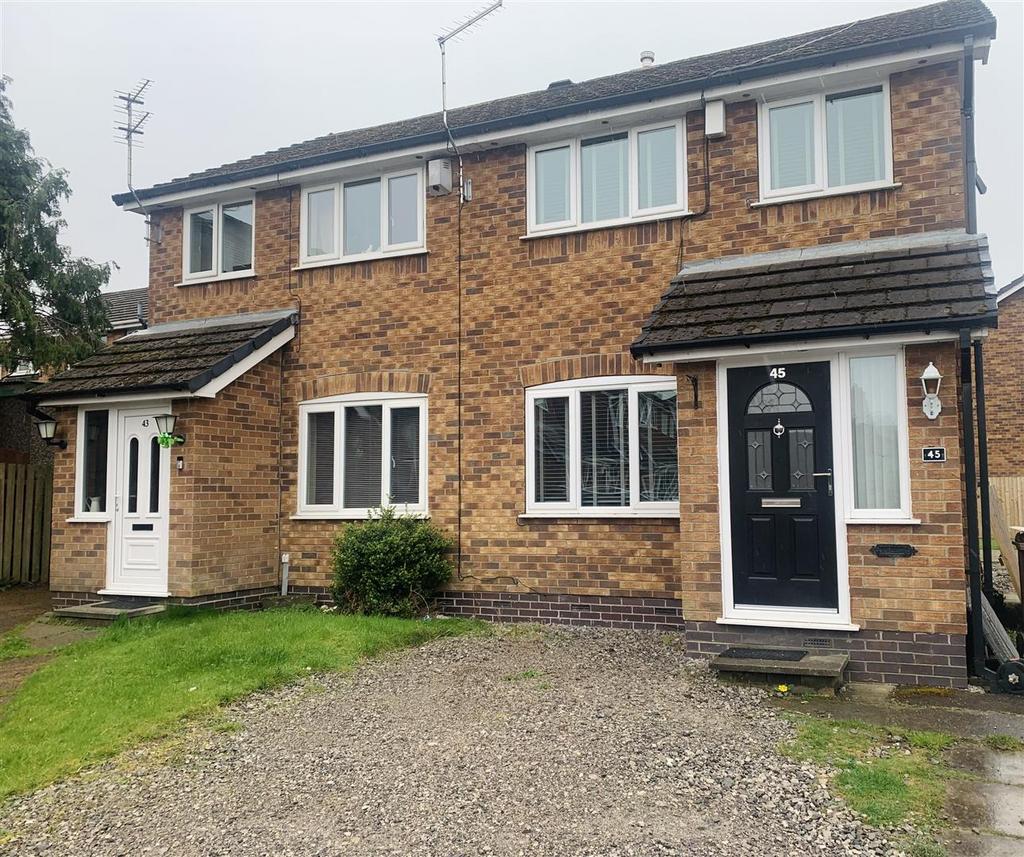 Appleton Drive, Glossop 3 bed semidetached house £1,075 pcm (£248 pw)