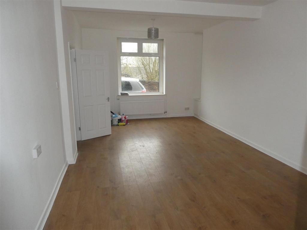 Commerce Place, Aberaman, Aberdare 3 bed end of terrace house £650 pcm (£150 pw)