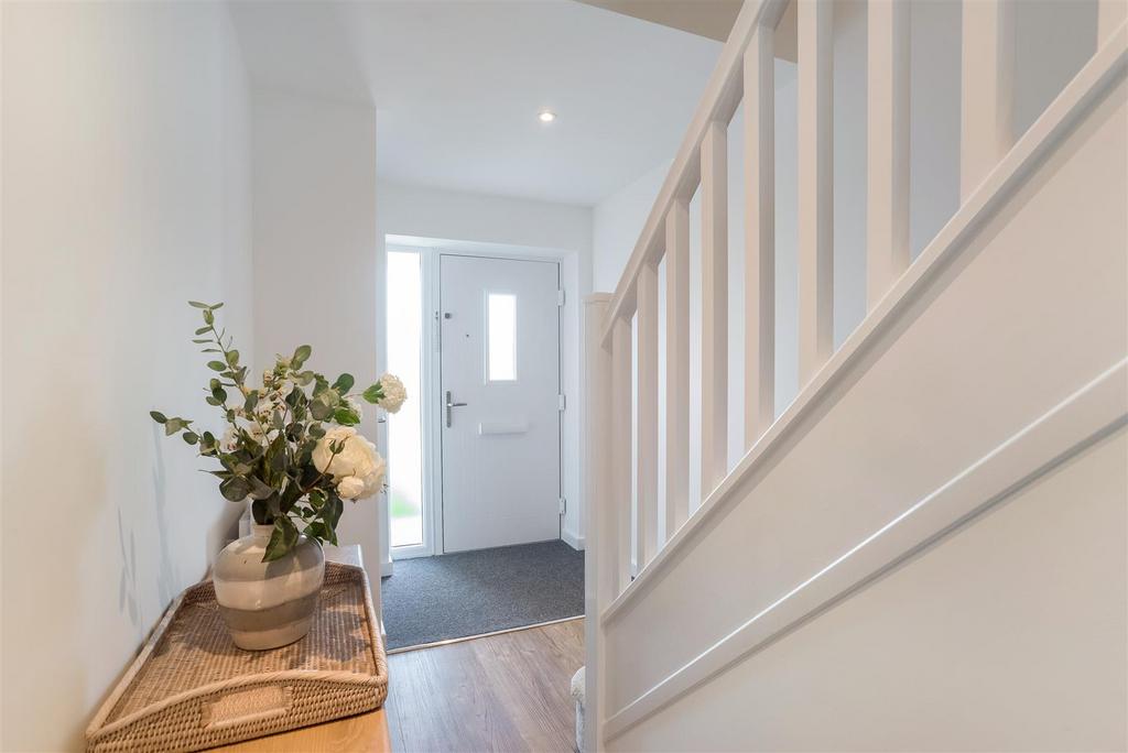 8 Rowett Drive-3.jpg