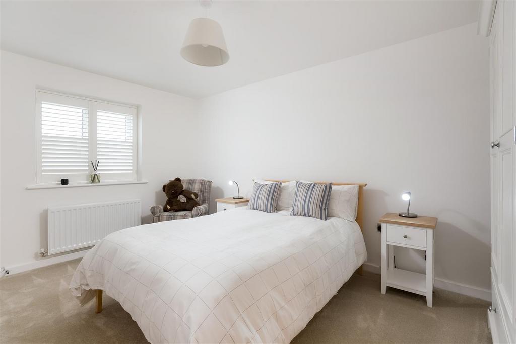 8 Rowett Drive-15.jpg