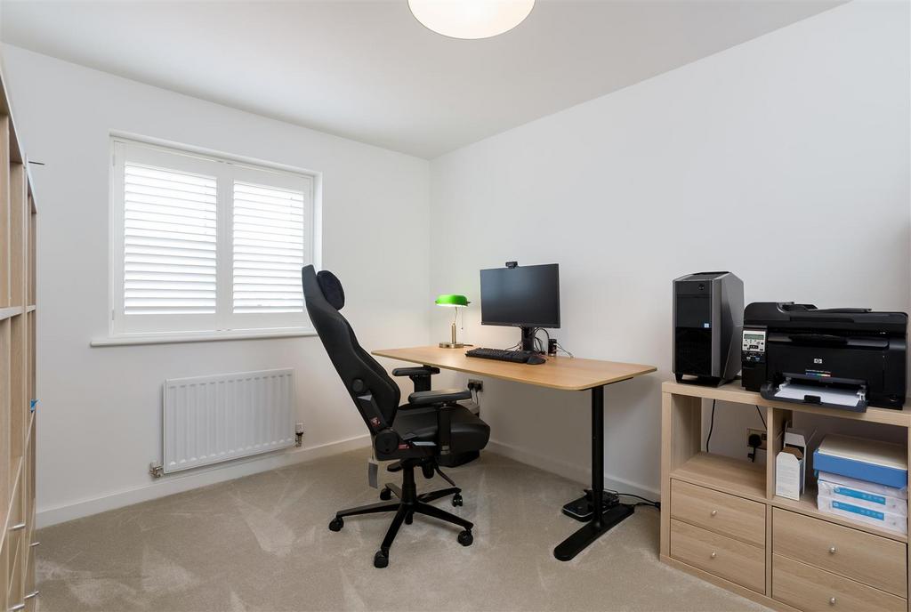 8 Rowett Drive-18.jpg
