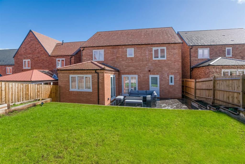 8 Rowett Drive-14.jpg