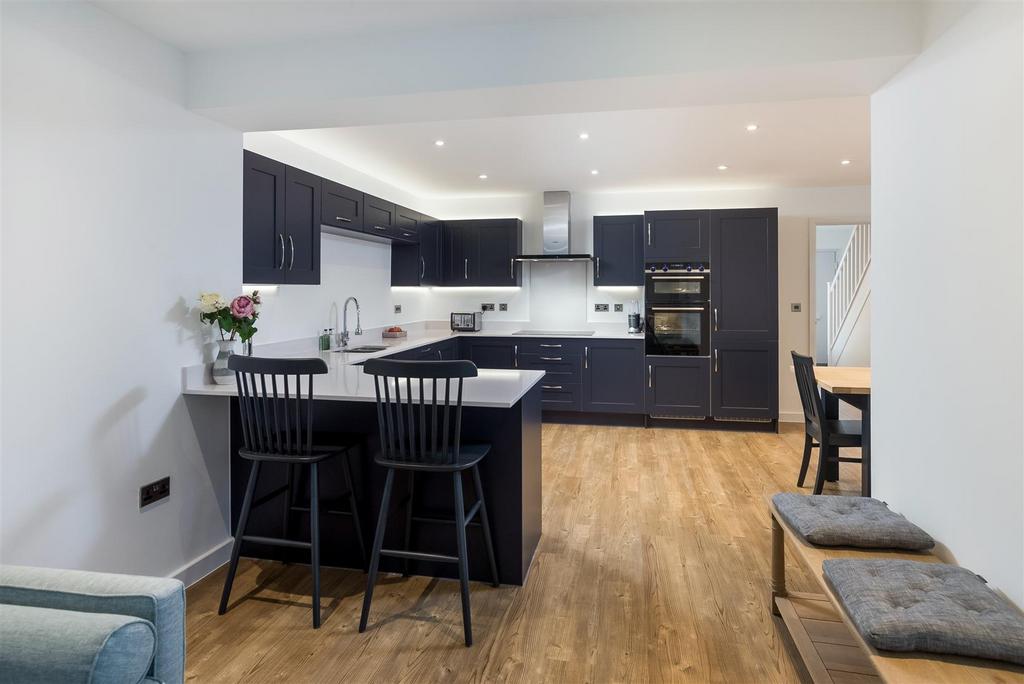 8 Rowett Drive-9.jpg