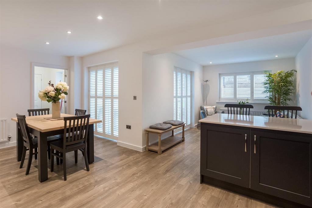 8 Rowett Drive-7.jpg
