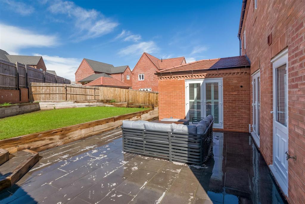 8 Rowett Drive-11.jpg