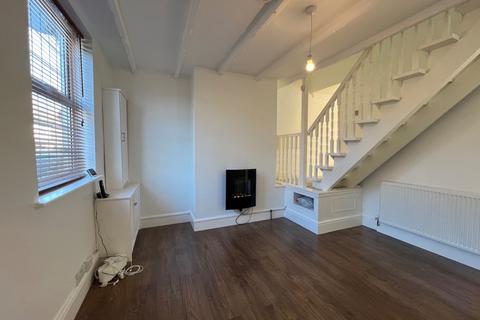 2 bedroom terraced house to rent, WOLLASTON - King Street