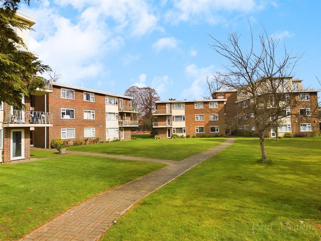 Bramley Hill, South Croydon 2 bed flat for sale £275,000