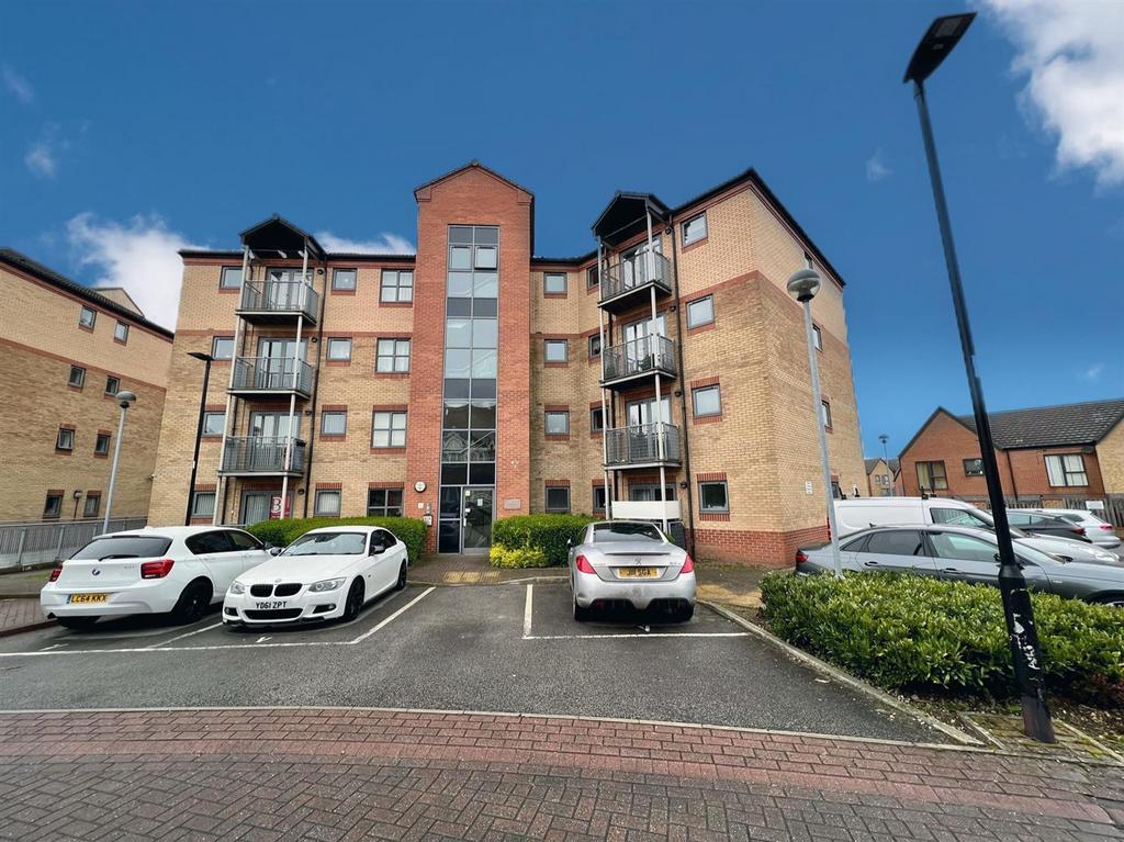 Kentmere Drive, Doncaster 2 bed apartment £800 pcm (£185 pw)