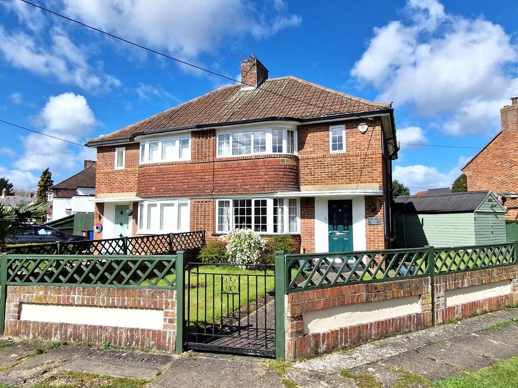 Priory Road, Bicester 3 bed semidetached house for sale £425,000