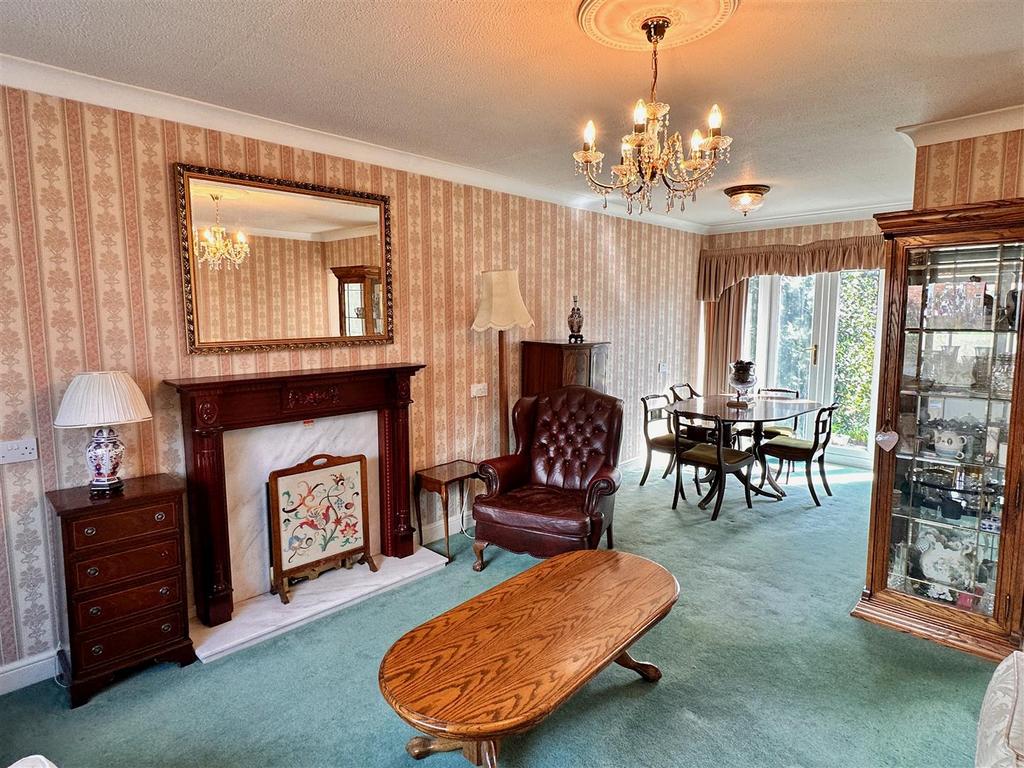 Living/dining room
