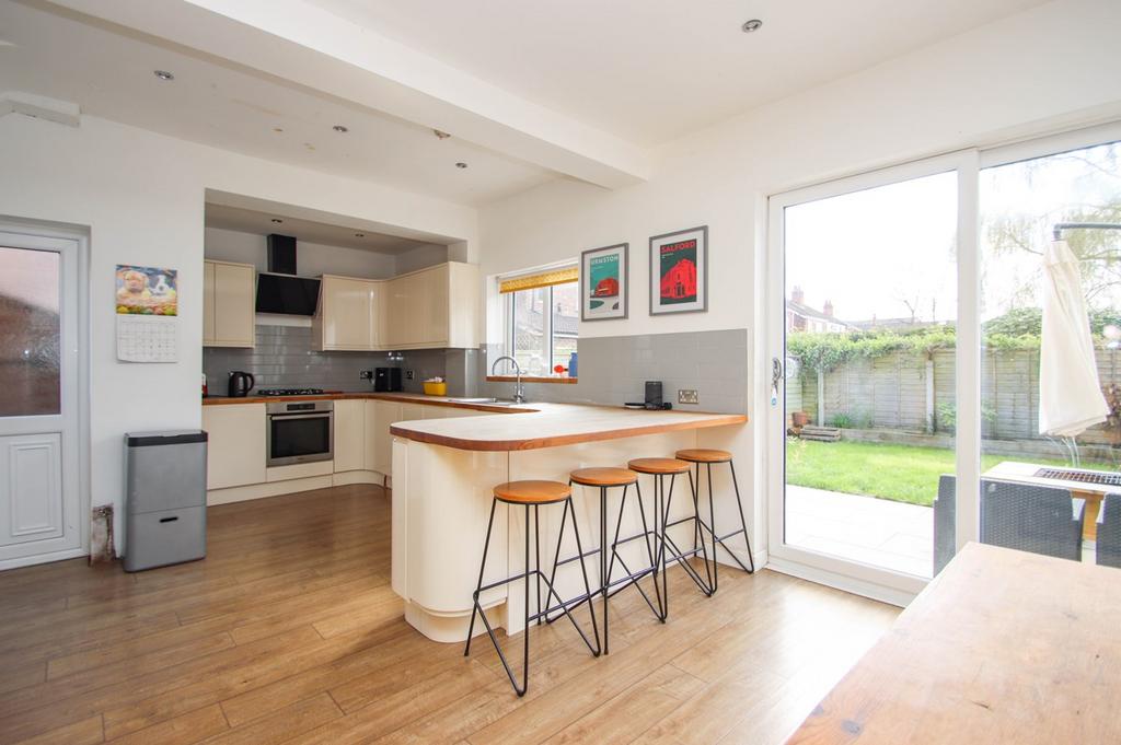 Craig Avenue, Urmston, Manchester, M41 3 bed semidetached house £320,000