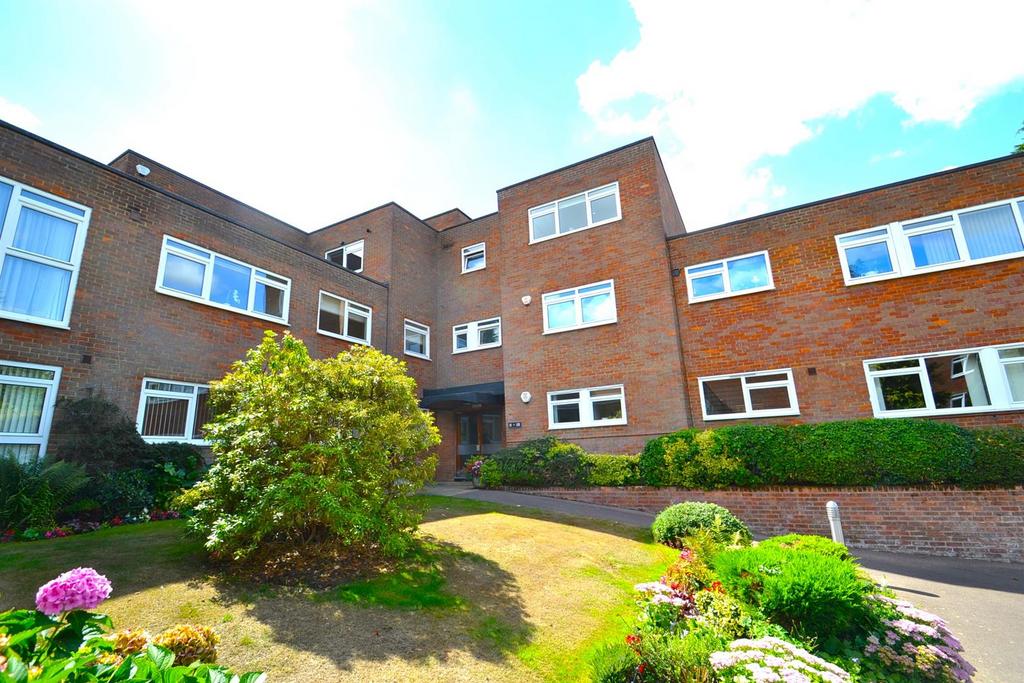 Darnhills, Radlett 3 bed apartment £795,000