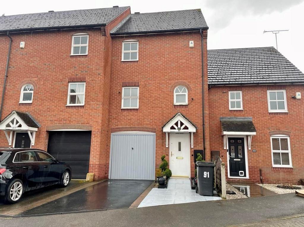 Staples Drive, Coalville, LE67 3 bed townhouse £200,000