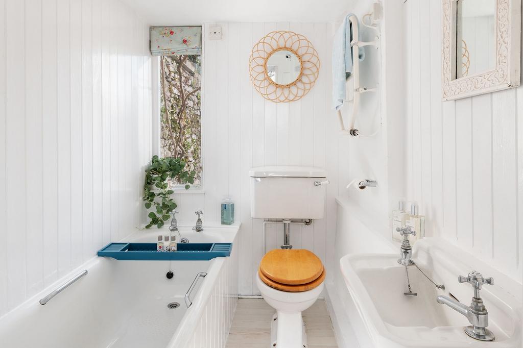 Bathroom 15 Browns Hill Dartmouth