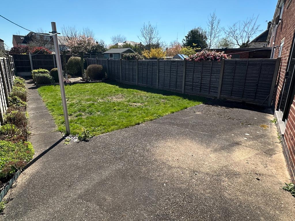 Dovecliff Crescent, Stretton, BurtononTrent, DE13 3 bed semidetached