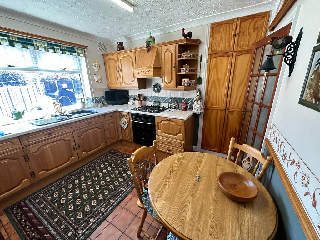 Dovecliff Crescent, Stretton, BurtononTrent, DE13 3 bed semidetached