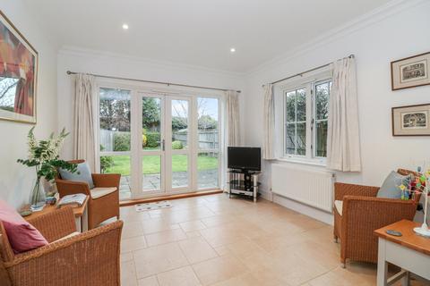 3 bedroom semi-detached house for sale, Warwick Road, Beaconsfield, HP9