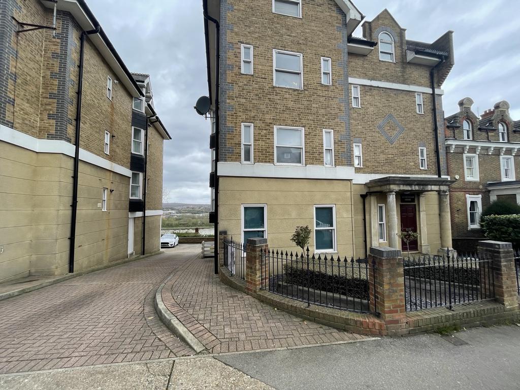 St. Margarets Street, Rochester ME1 1 bed flat £900 pcm (£208 pw)