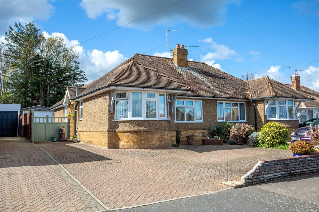 Cedar Close, Ampthill, Bedfordshire, MK45 2 bed bungalow for sale £