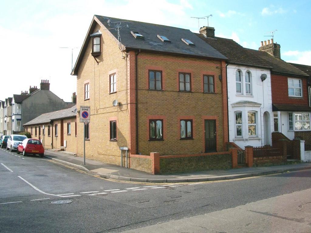 395 Canterbury Street, Gillingham ME7 Studio £550 pcm (£127 pw)